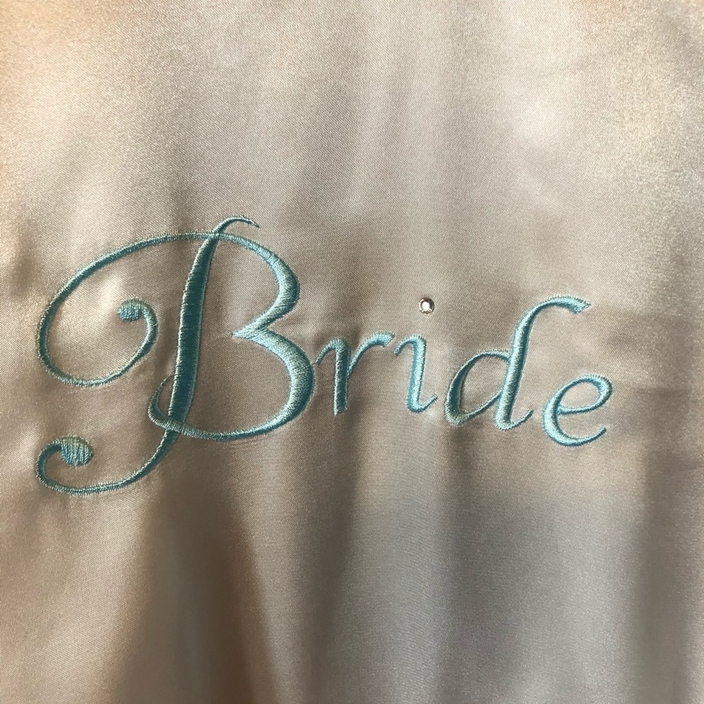 Robe - Picture 4 of 4